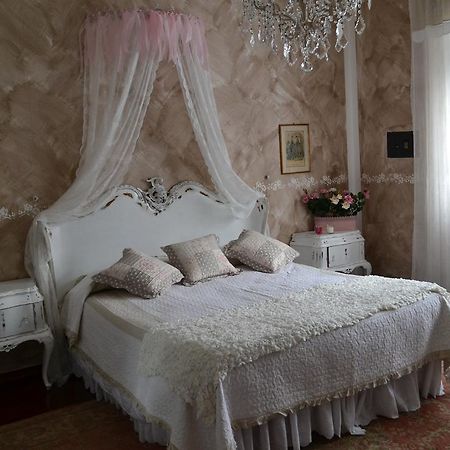 Le Bouganville Apartment Desenzano del Garda Pokoj fotografie