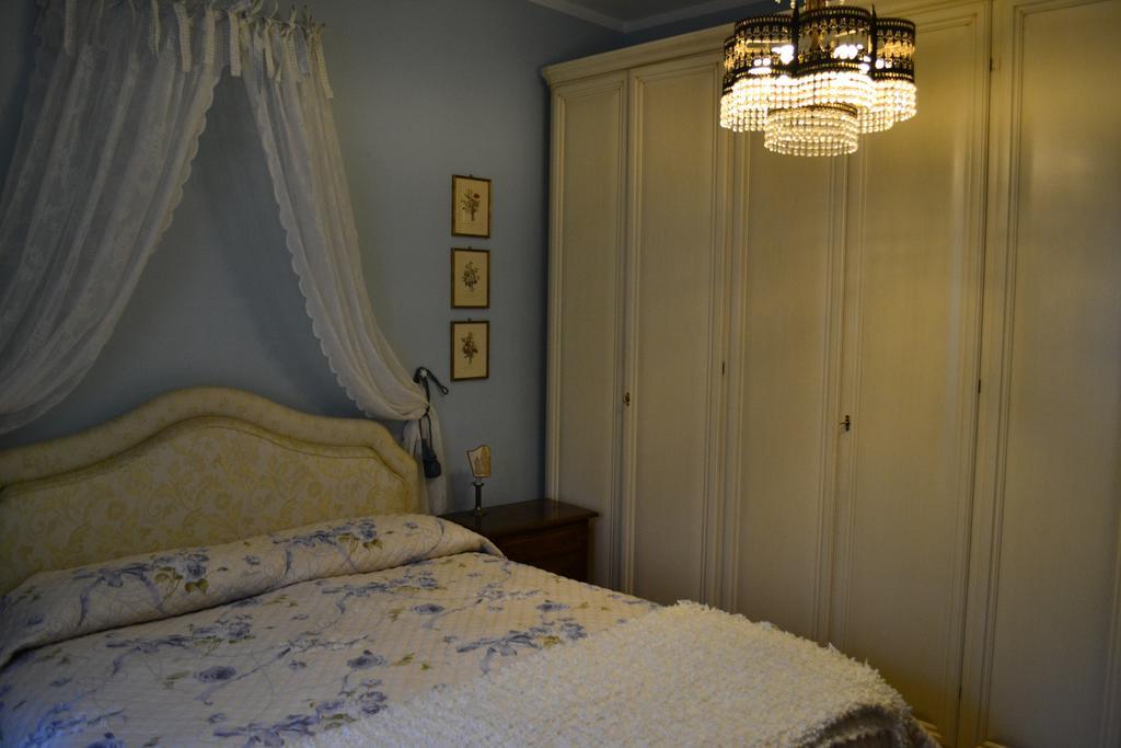 Le Bouganville Apartment Desenzano del Garda Pokoj fotografie