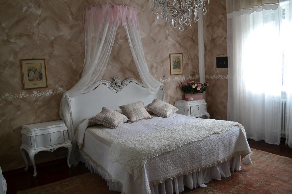 Le Bouganville Apartment Desenzano del Garda Pokoj fotografie