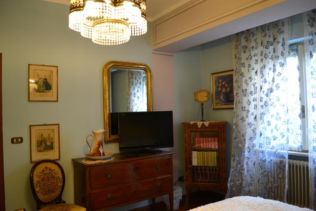 Le Bouganville Apartment Desenzano del Garda Pokoj fotografie