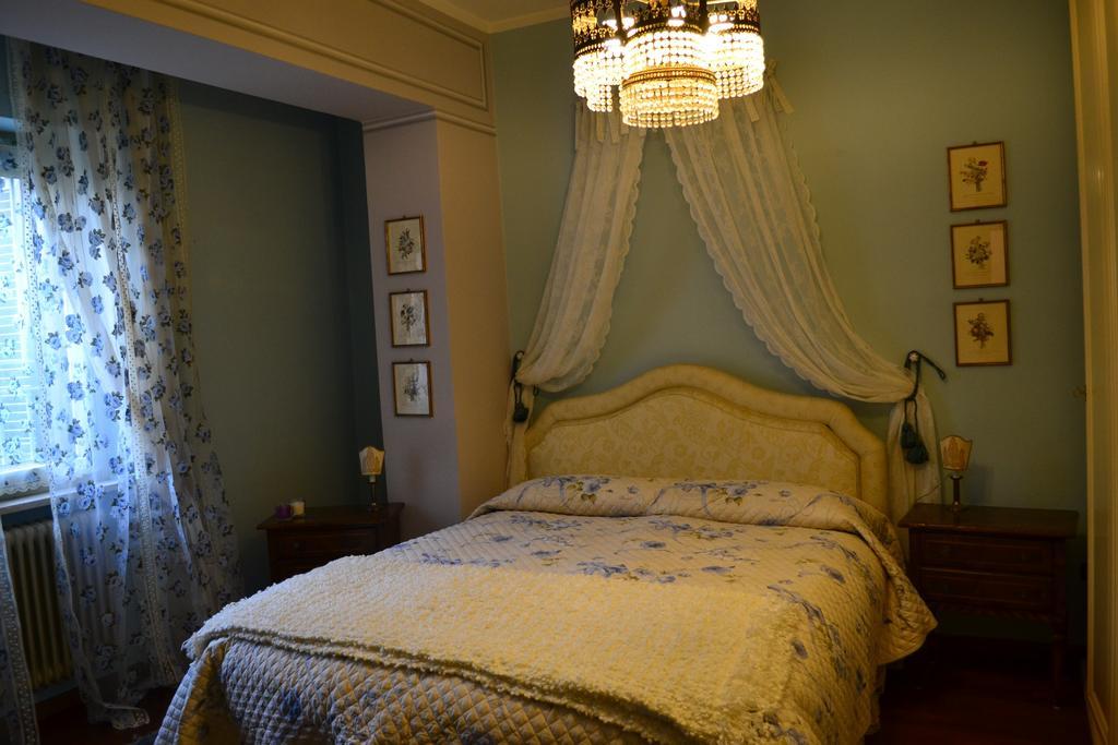 Le Bouganville Apartment Desenzano del Garda Pokoj fotografie